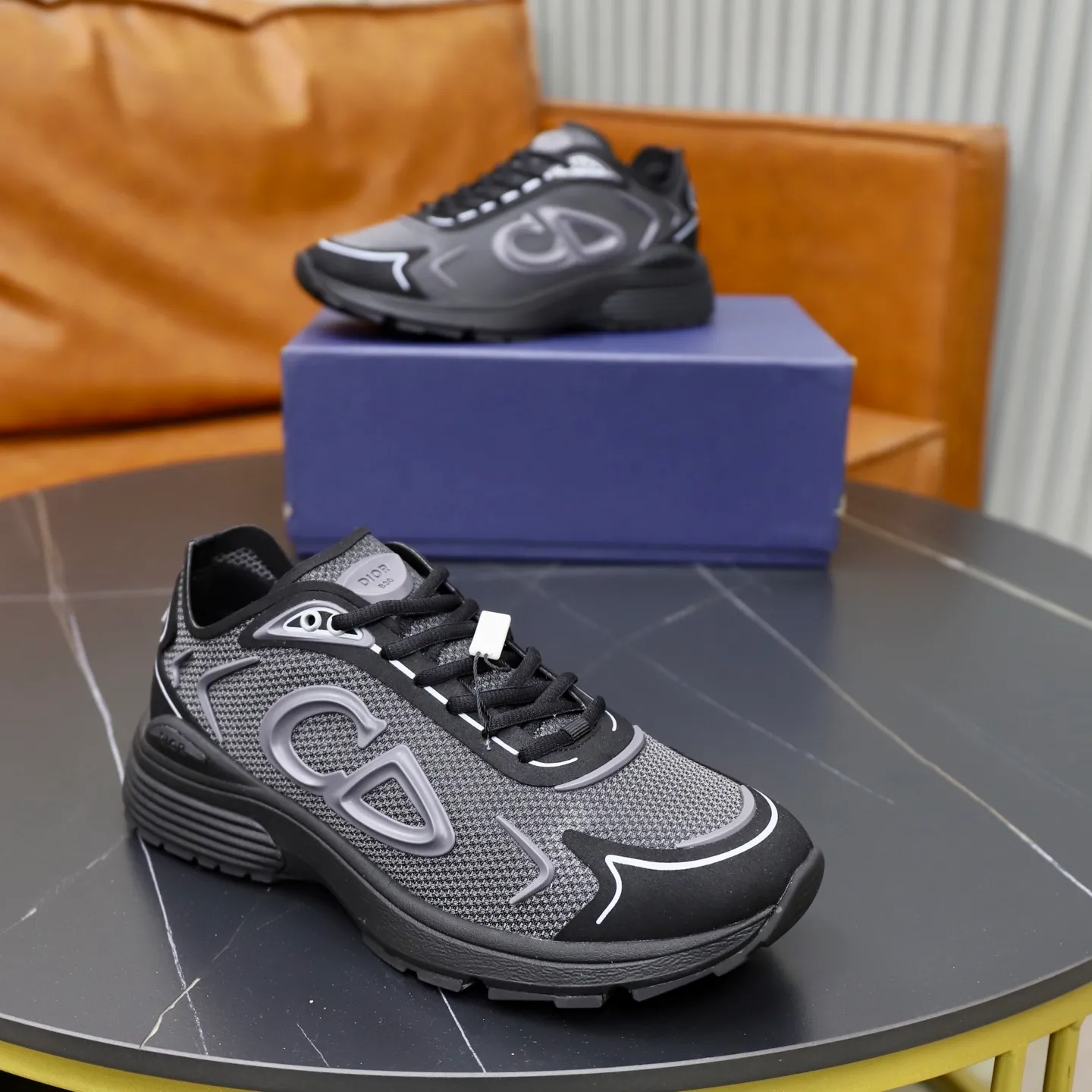 Ex-factory price: 560💰DIOR#B30 COUNTDOWN TECH shoes 1. Inspired by lighter running shoes this season 2. Made of multi-layer transparent nylon upper, futuristic 3. CD30 rubber logo on the tongue/heel to highlight the brand style 4. Equipped with ultra-light foam midsole for the ultimate comfortable wearing experience 5. The entire series uses WELDED (seamless bonding) technology to ensure durability and lightness 6. Full size dopamine color matching, 39-45 (38, 46 customized)